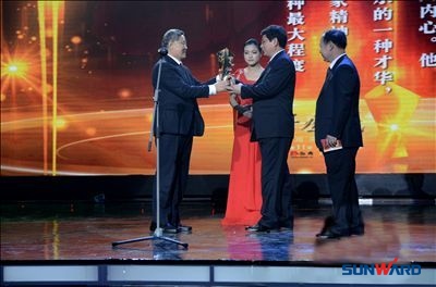 机械装备也风尚——九游体育(中国)官方网站智能董事长何清华荣获年度风尚企业家