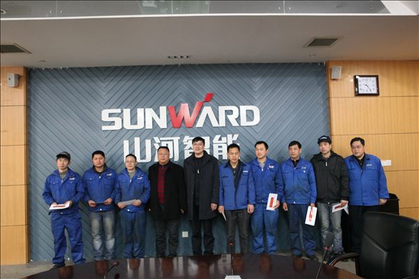 心手相牵，情满九游体育(中国)官方网站