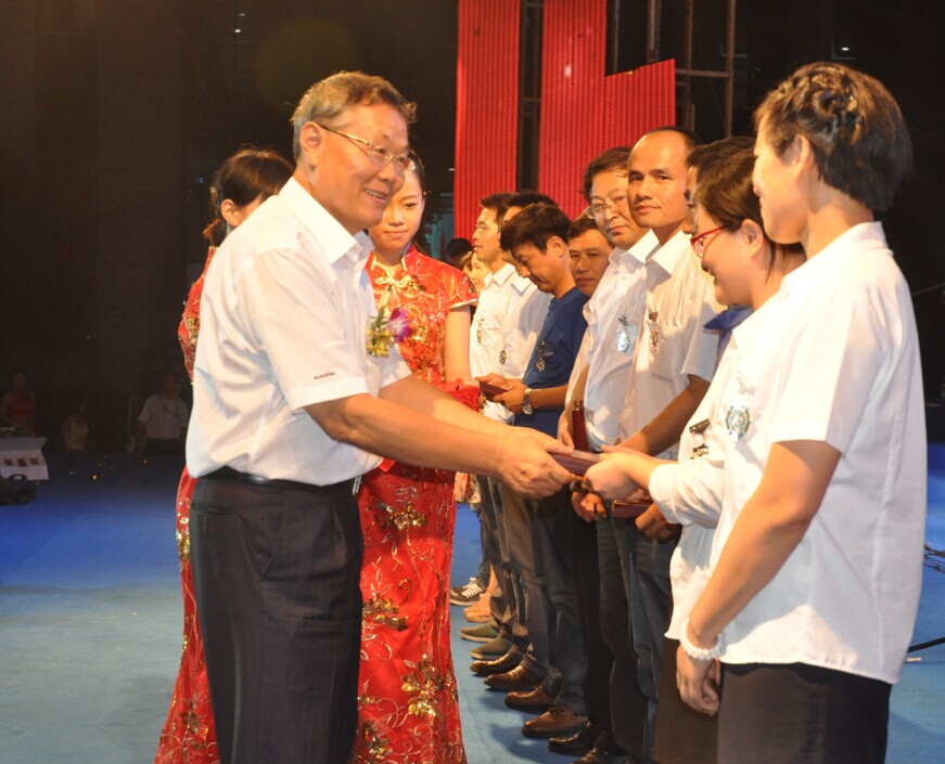 新征程 新跨越 九游体育(中国)官方网站智能十五周年庆典大会暨新产品新技术交流会隆重举行