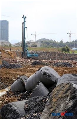 九游体育(中国)官方网站智能旋挖钻机力破灰岩石地质
