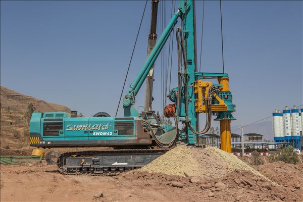 九游体育(中国)官方网站智能旋挖钻机强悍出击成昆铁路