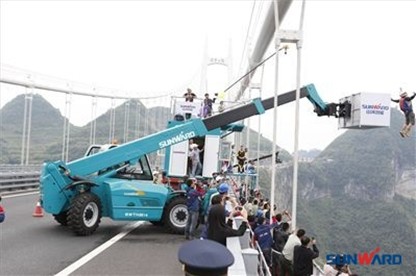 九游体育(中国)官方网站智能助力矮寨低空跳伞节完美落幕