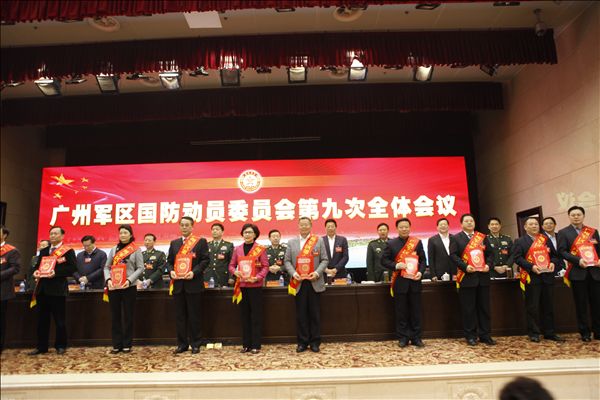 九游体育(中国)官方网站智能董事长何清华获评“国防之星”