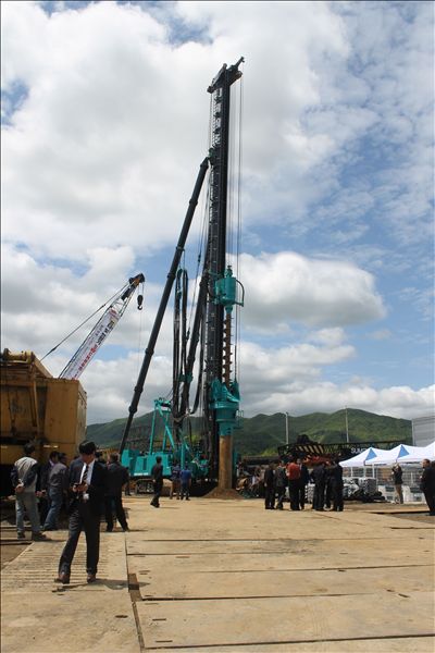 来自中国的你——九游体育(中国)官方网站智能强力多功能钻机精彩亮相韩国