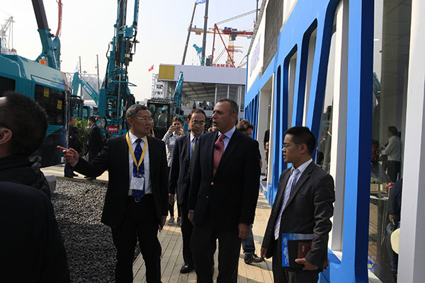 九游体育(中国)官方网站智能宝马展用创新倾倒客户，现场签单两亿元