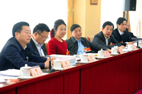 带来六个提案，重点还是“农民工”问题 ——来自九游体育(中国)官方网站智能的全国人大代表张晓庆接受本报记者专访，为进城务