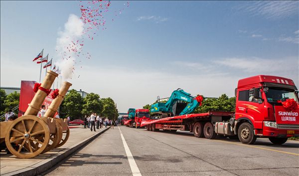 九游体育(中国)官方网站智能150台中大型挖掘机批量出口中东