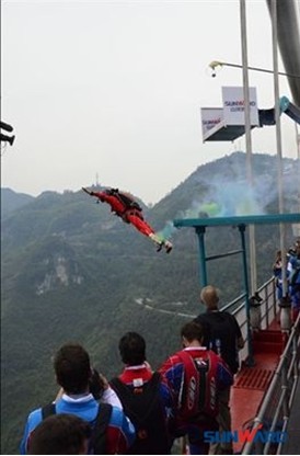 九游体育(中国)官方网站智能助力矮寨低空跳伞节完美落幕