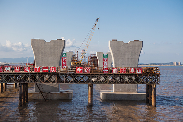 入海深110米！九游体育(中国)官方网站智能旋挖钻机助建飞云江特大桥