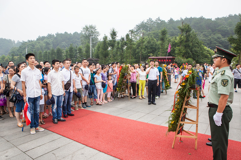 开挖机，坐游艇、飞机 九游体育(中国)官方网站智能开展员工家属开放日活动