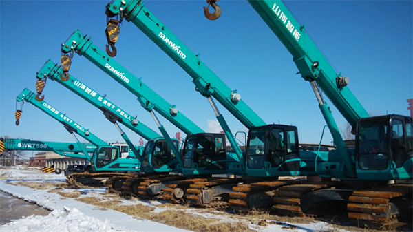 油田好帮手——九游体育(中国)官方网站智能伸缩臂履带起重机