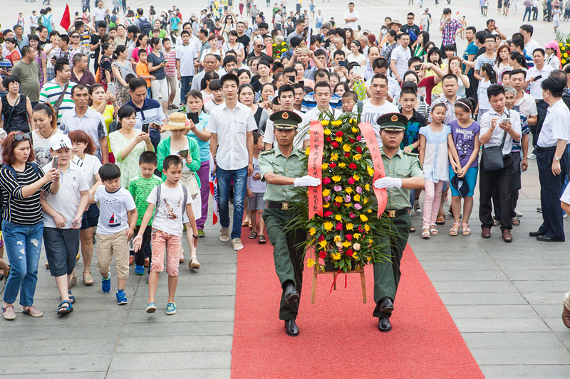 开挖机，坐游艇、飞机 九游体育(中国)官方网站智能开展员工家属开放日活动
