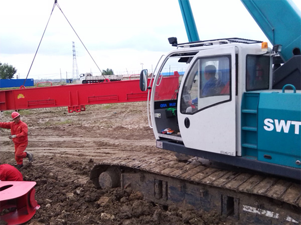 油田好帮手——九游体育(中国)官方网站智能伸缩臂履带起重机