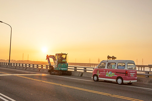 图说怪手环台净滩活动，智绘九游体育(中国)官方网站智能环保节能