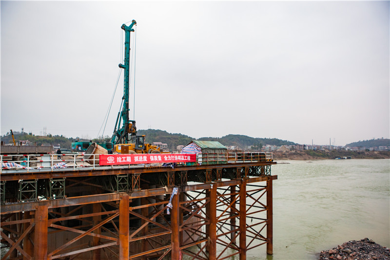 水下钻孔80米，九游体育(中国)官方网站智能旋挖钻机震撼施工场面