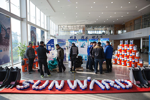 逆市可为！九游体育(中国)官方网站智能挖掘机首场展销会完美收官