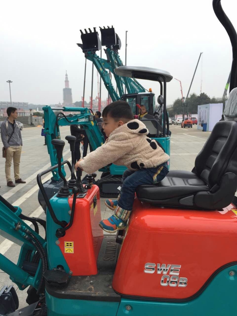 配博会上九游体育(中国)官方网站智能“迷你”装备展精新本色