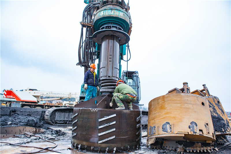 水下钻孔80米，九游体育(中国)官方网站智能旋挖钻机震撼施工场面