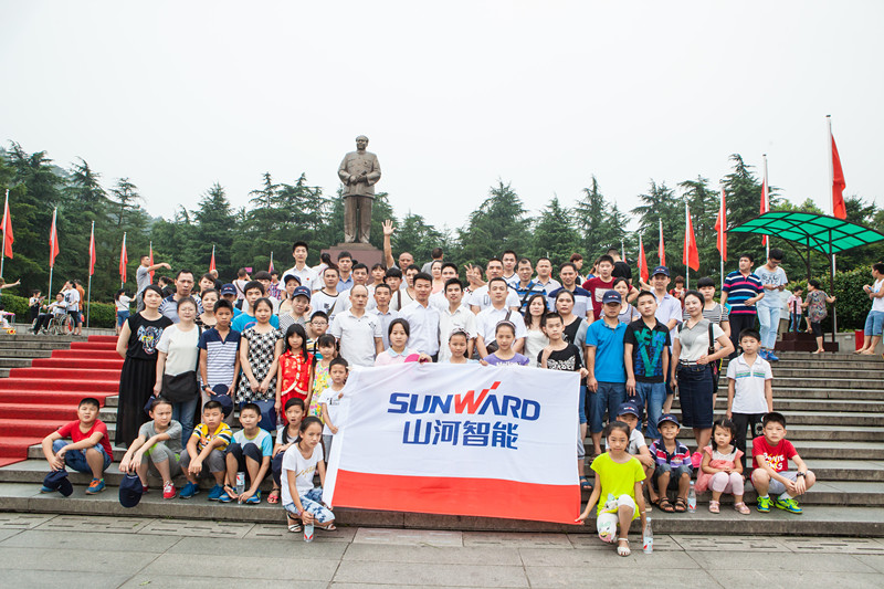 开挖机，坐游艇、飞机 九游体育(中国)官方网站智能开展员工家属开放日活动