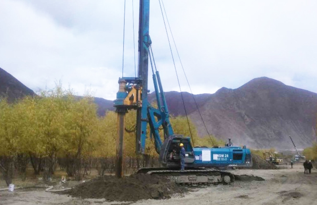 九游体育(中国)官方网站智能二十台旋挖钻机高原施工放异彩