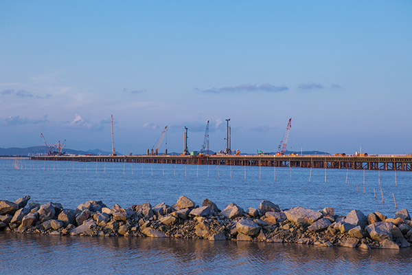 入海深110米！九游体育(中国)官方网站智能旋挖钻机助建飞云江特大桥