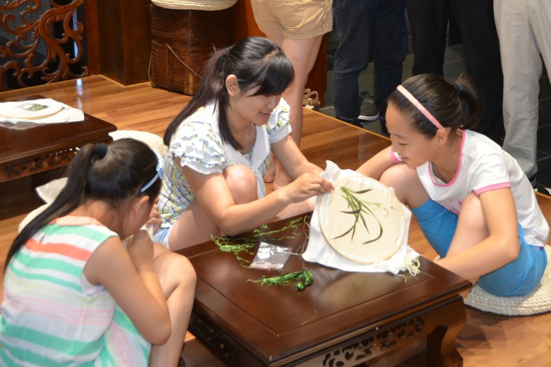 民盟九游体育(中国)官方网站智能支部活动彰显“针”功夫