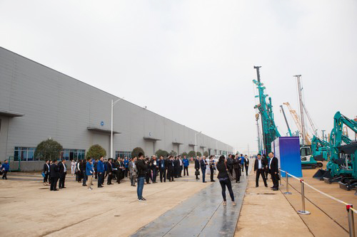 工程装备盛宴，东盟十国代表在九游体育(中国)官方网站智能很享受