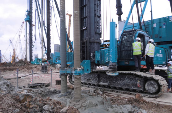 中国好机器！九游体育(中国)官方网站智能双轴钻机新加坡施工获赞