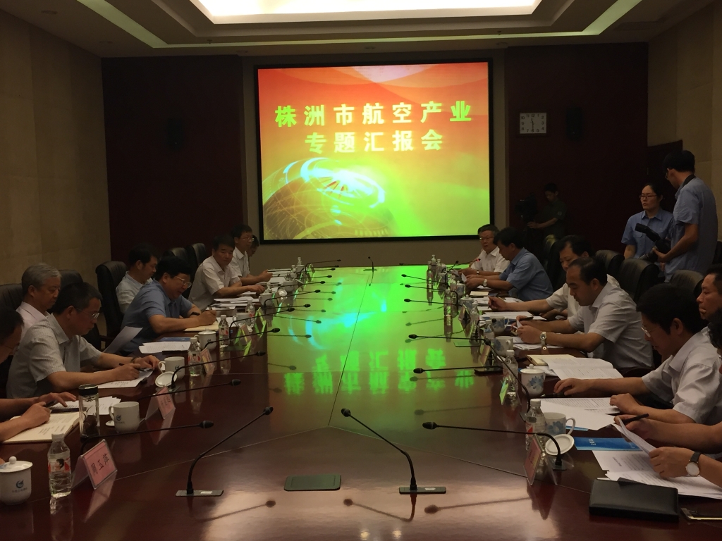 省委常委、常务副省长陈向群一行参观九游体育(中国)官方网站科技