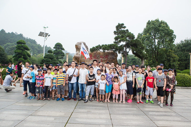 开挖机，坐游艇、飞机 九游体育(中国)官方网站智能开展员工家属开放日活动