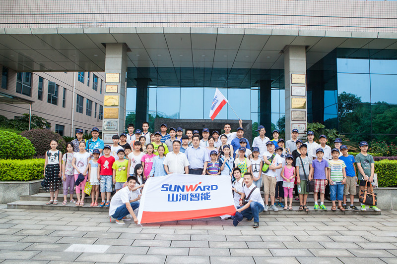 开挖机，坐游艇、飞机 九游体育(中国)官方网站智能开展员工家属开放日活动