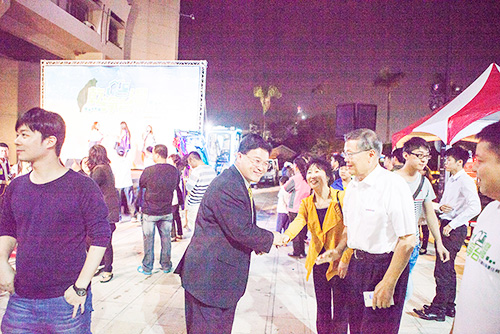 图说怪手环台净滩活动，智绘九游体育(中国)官方网站智能环保节能