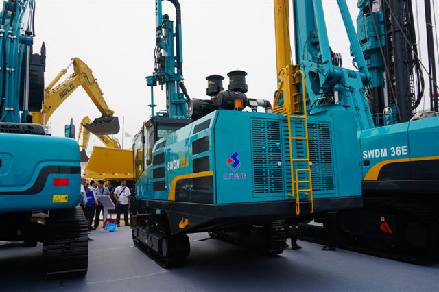 九游体育(中国)官方网站智能SWDH89A露天液压钻车亮相BICES 2015