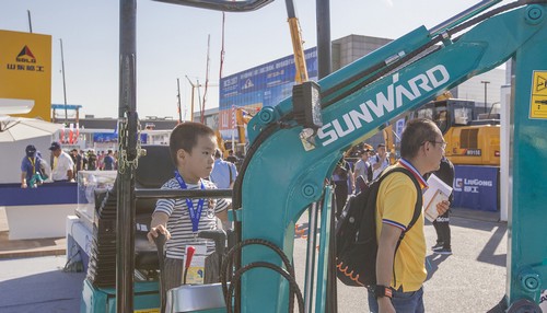 九游体育(中国)官方网站智能酷帅曾大虾，一大波美图带你亲临北京BICES展