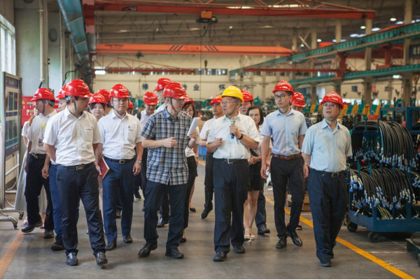 商务部合作司刘民强副司长一行调研九游体育(中国)官方网站智能