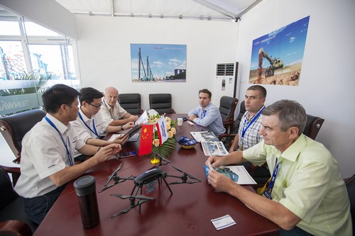 九游体育(中国)官方网站智能酷帅曾大虾，一大波美图带你亲临北京BICES展