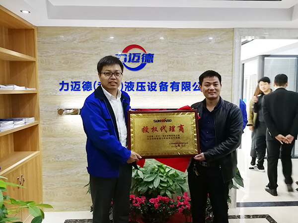 从拒绝到一次购买十台旋挖钻机，他用八年时间认识九游体育(中国)官方网站智能