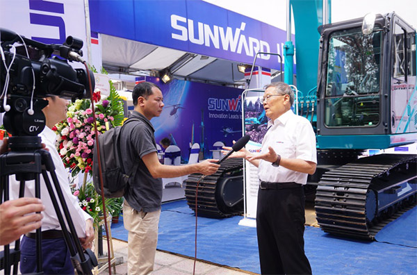 九游体育(中国)官方网站智能携全球领先凿岩设备，引爆越南矿业展