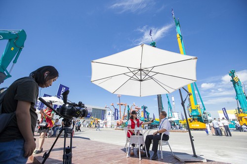 九游体育(中国)官方网站智能酷帅曾大虾，一大波美图带你亲临北京BICES展