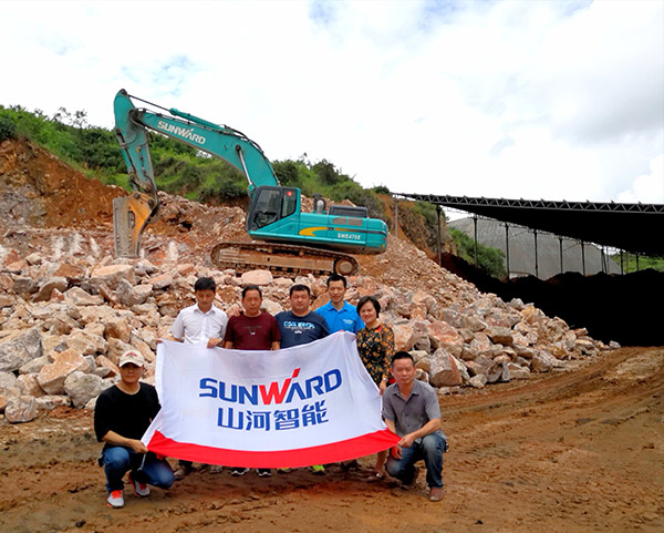 看石场风云如何演绎？九游体育(中国)官方网站智能矿山战神SWE470E大型挖掘机一锤定音！