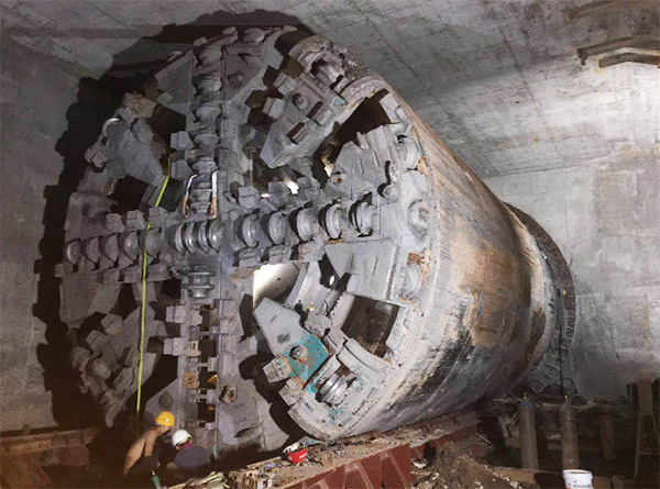 中铁九游体育(中国)官方网站1号盾构机首个盾构区间顺利贯通