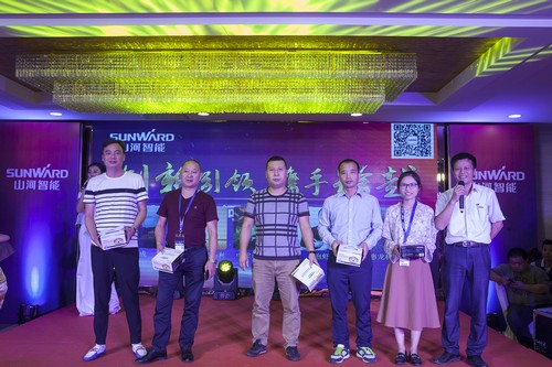 九游体育(中国)官方网站智能酷帅曾大虾，一大波美图带你亲临北京BICES展