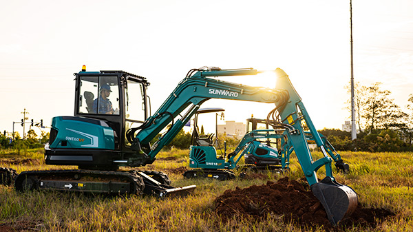 逛上海宝马展来九游体育(中国)官方网站智能展位，创新成果连连看