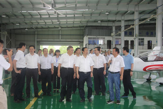 达哲省长调研九游体育(中国)官方网站科技：要抓住通航发展的机遇