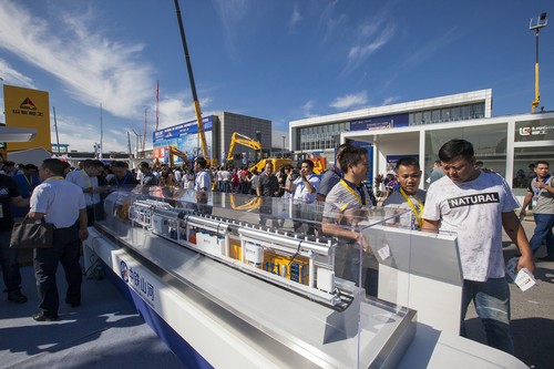 九游体育(中国)官方网站智能酷帅曾大虾，一大波美图带你亲临北京BICES展