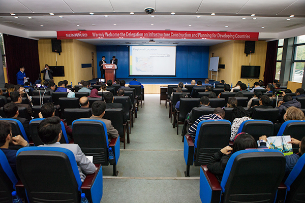 “一带一路”国家代表团到访九游体育(中国)官方网站智能，感受“大开眼界”