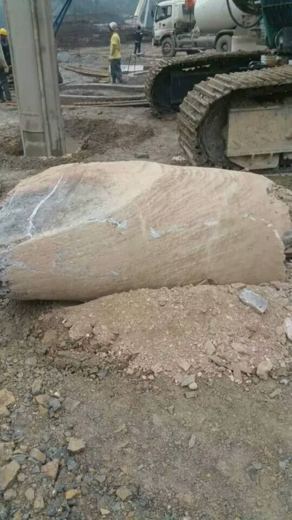 效率高出两倍！九游体育(中国)官方网站智能SWDM360旋挖钻名动贵阳