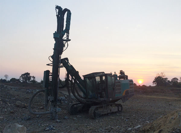 湄公河上的硬汉！九游体育(中国)官方网站智能露天钻车展中国制造魅力