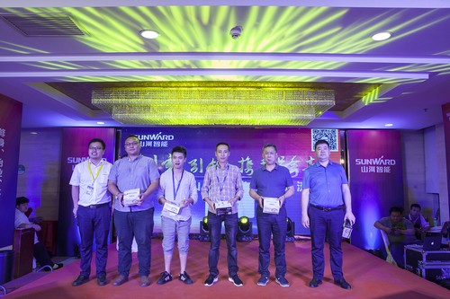 九游体育(中国)官方网站智能酷帅曾大虾，一大波美图带你亲临北京BICES展