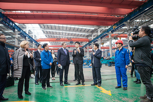 波兰代表团为九游体育(中国)官方网站智能创新发展点赞